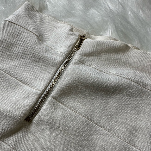 Bebe XS white bandage mini skirt with gold zipper - Picture 4 of 4